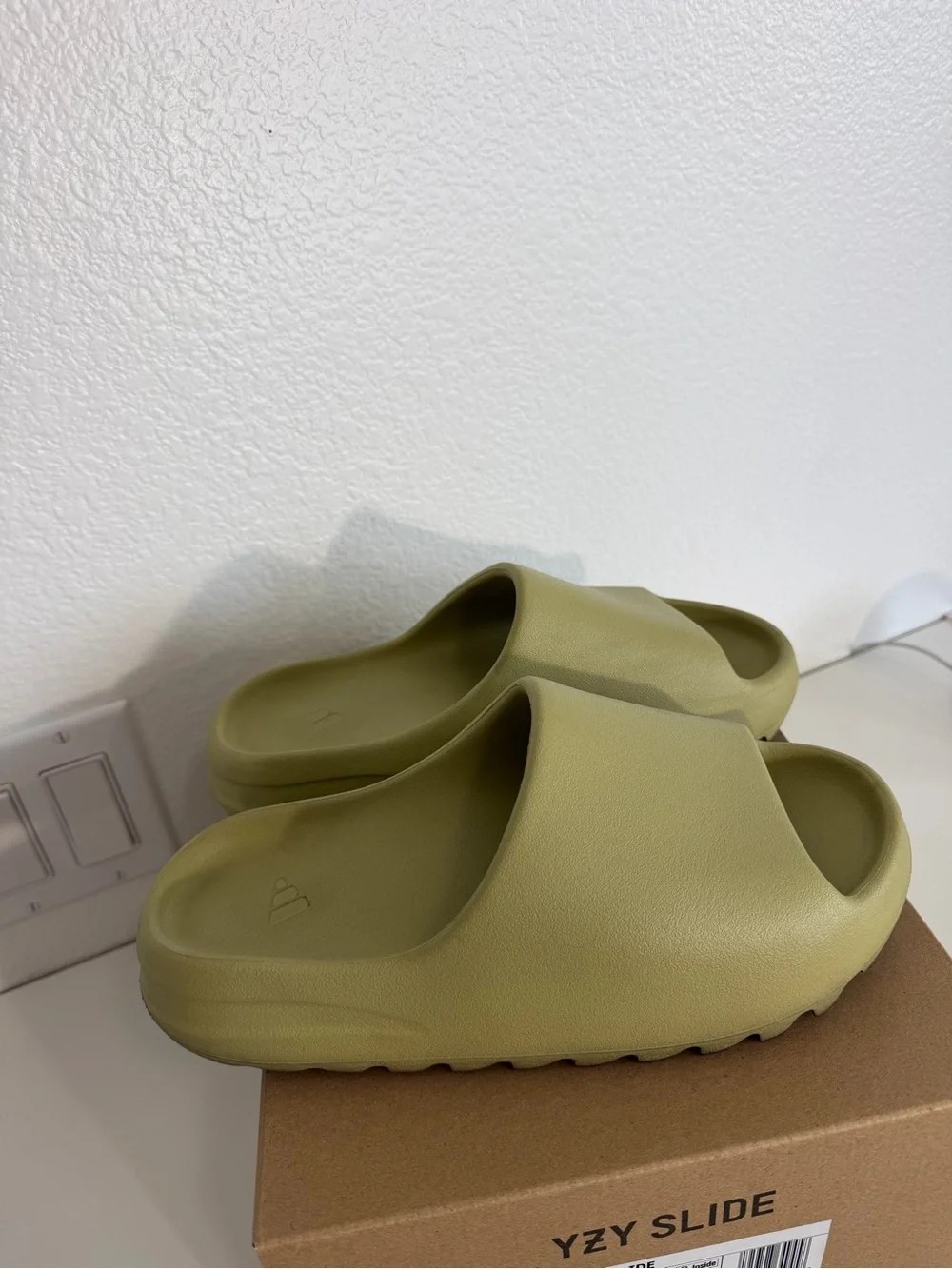 Adidas Yeezy Slide Resin Mens 8 Slides